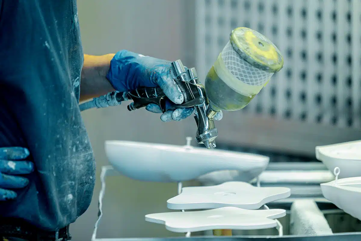 Lavorazione-di-verniciatura-a-liquido Lavorazione-di-verniciatura-a-liquido